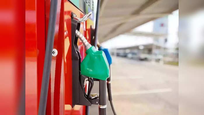 Petrol Price Today: क्रूड ऑइलचा भाव आपटला, तुमच्या शहरात पेट्रोल-डिझेलचे दर किती बदलले? पाहा