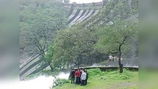 सलग सुट्टीत भंडारदरा धरणावर येणाऱ्या पर्यटकांसाठी महत्त्वाची बातमी, निघण्यापूर्वी नक्की वाचा...