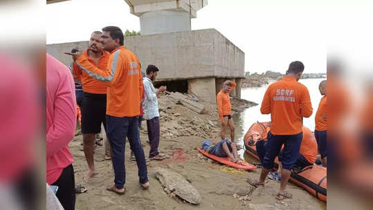 देवदर्शनाला जातो म्हणून ५ युवक नदीत पोहायला गेले मात्र तिघेच परतले; दोघांना जलसमाधी