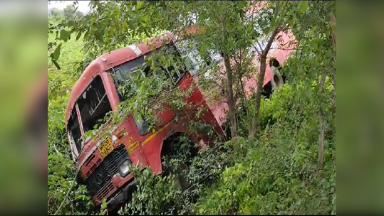 महामंडळाचा भोंगळ कारभार! बसमध्ये वृद्ध आणि विद्यार्थी; एसटीचा स्टेरिंग रॉड अचानक लॉक अन्...