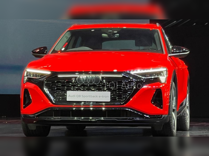 Audi Launched 2 New Electric Car : ऑडीकडून दोन इलेक्ट्रिक कार लॉन्च; सिंगल चार्जवर 600 किमी धावण्याची क्षमता, किंमत 1.13 कोटी