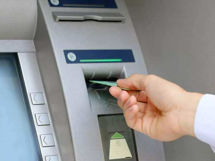 ATM Transactions: এটিএম থেকেই আপনি মিনি স্টেটমেন্ট নিতে পারেন। (ফাইল ফটো)