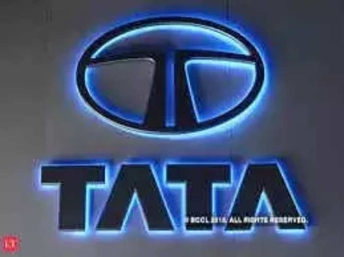 tata group stock titan share likely rose 3300 rs buying advice from experts