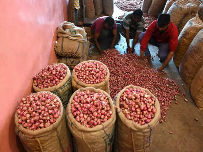 Centre To Buy 2 Lakh Metric Tonnes Onion At Rs 2,410 Per Quintal : Fadnavis.