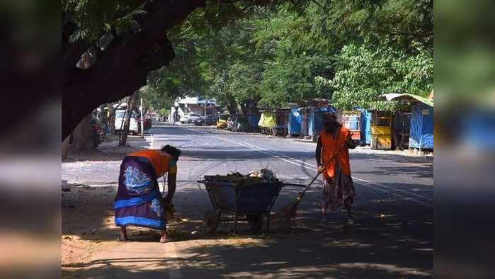 सफाई कामगार महिलेने नोकरी गमावली