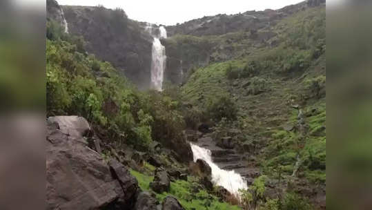 सहकुटुंब आदई धबधब्याच्या डोंगरावर फिरायला गेले, मामा भाच्याचा कड्यावरुन पाय घसरला अन् अनर्थ