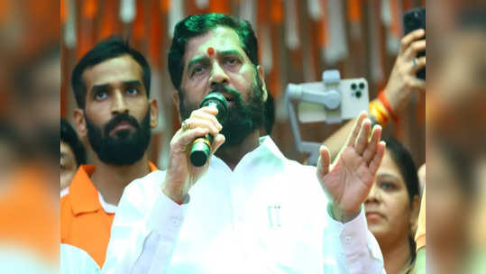 Eknath Shinde: एकनाथ शिंदेंनी कारमधून 'ते' दृश्य पाहिलं, आयुक्तांकडे नाराजी व्यक्त करताच BMC लागली कामाला