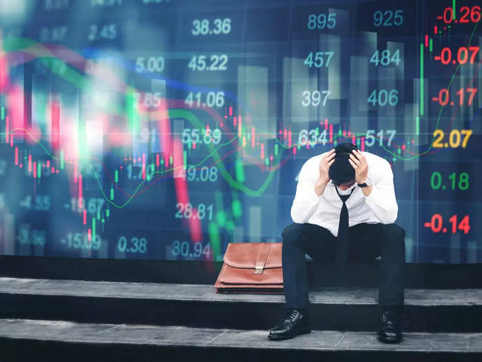 Stock Market Fall: শেয়ার বাজার রেডজোনে। (প্রতীকী ছবি)