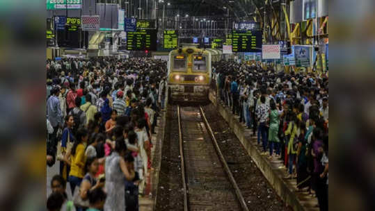 Mumbai Local: बाप्पाच्या विसर्जनानिमित्त उद्या मध्यरात्री लोकलच्या १८ विशेष फेऱ्या, वाचा वेळापत्रक...