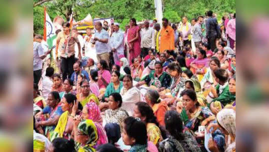 अजितदादा गटातील मंत्र्याचे नागपुरात दौरे; केवळ दौरे नको मदत द्या, शरद पवार गट आक्रमक