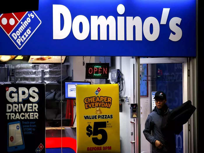 ​Big pizza chains cut rates as small rivals slice up market