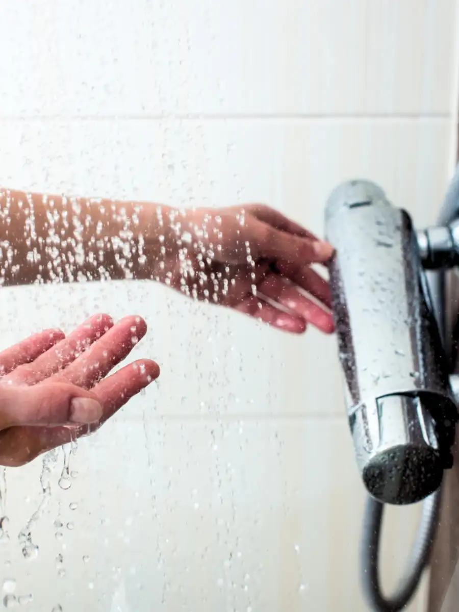 what is water allergy and cause महिला को पानी से एलर्जी, पान से