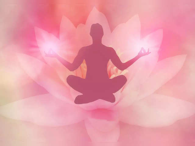 योग, केवल शरीर की फिटनेस के लिये नहीं है बल्कि इसे सही प्रक्रिया के साथ किया जाये तो यह शरीर और मन का ब्रह्माण्ड के साथ सामंजस्य स्थापित करता है।