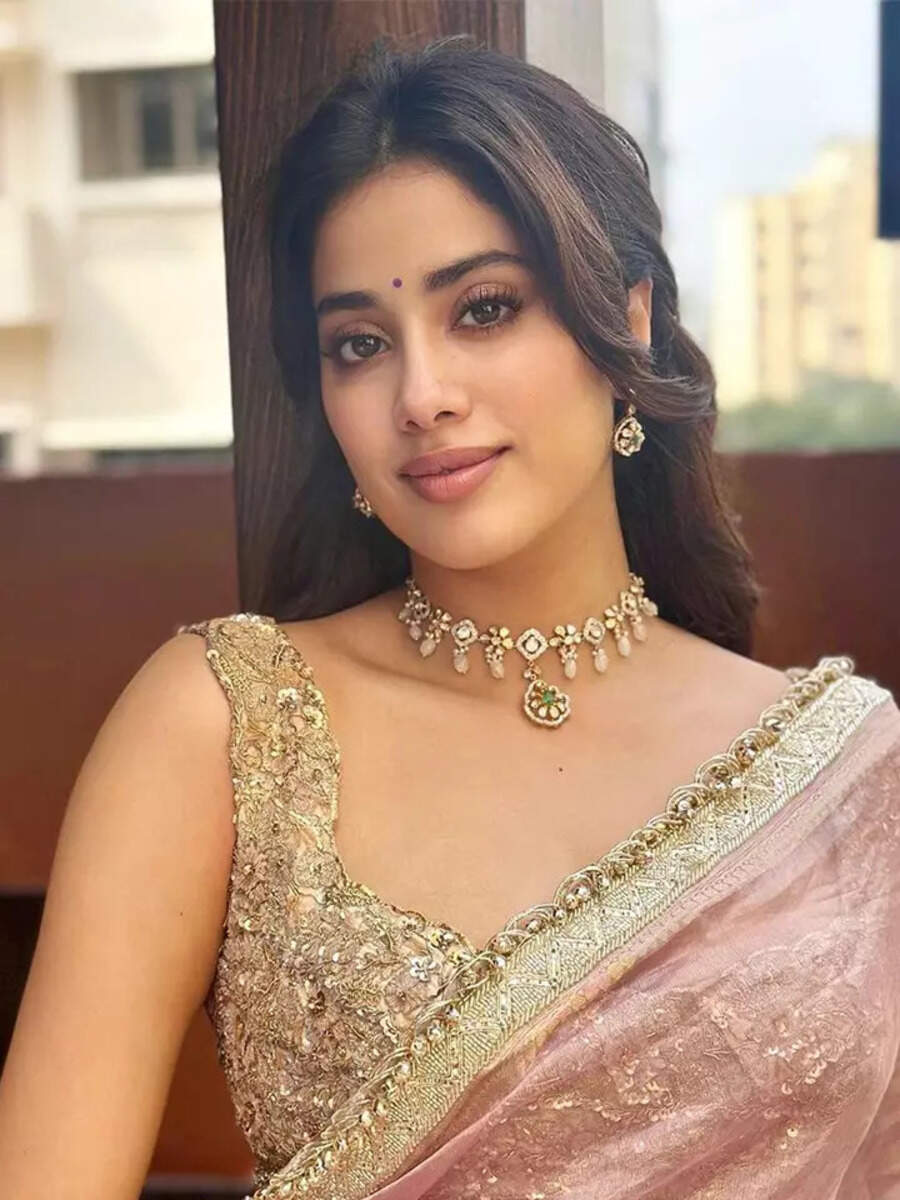 Navbharat Times 50-new-blouse-back-neck-designs-2023-models-blouse-neck-designs