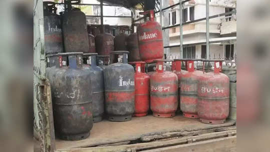 LPG Price: ​नोव्हेंबरची सुरुवात महागाईने, व्यावसायिक सिलिंडर महागला; घरगुती सिलेंडरची किंमत किती?