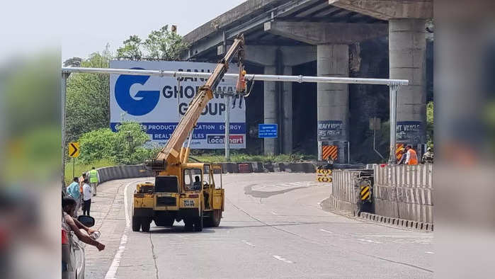 मुंबई-पुणे महामार्ग ब्लॉक