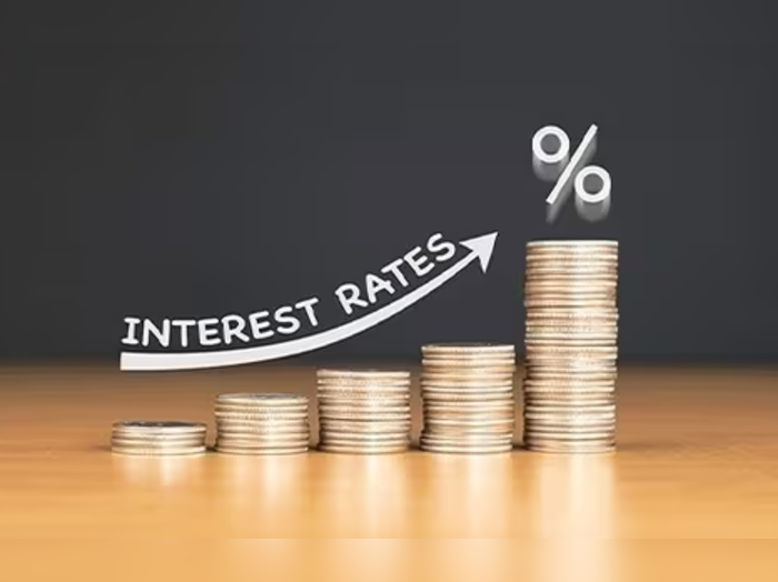 Latest FD Interest Rates: வங்கி வாடிக்கையாளர்களுக்கு குட் நியூஸ்... இந்த வங்கிகள் எஃப்டி முதலீடுகளுக்கு எவ்வளவு வட்டி வழங்குகிறது தெரியுமா?