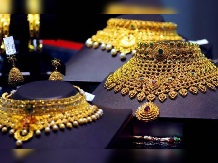 Today Gold Silver Rate: நகை பிரியர்களுக்கு ஸ்வீட் கொடுத்த தங்கம்...இன்று தங்கம் விலை எவ்வளவு தெரியுமா?