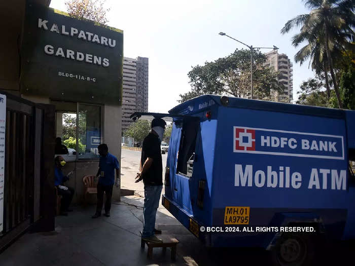 Lic Gets Rbi Nod To Buy 999 Stake In Hdfc Bank 0969