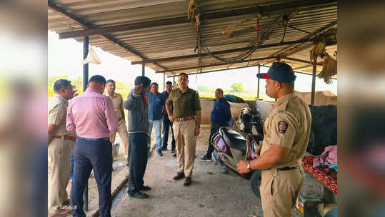 दरवाजा उघडताच कोयता दाखवून बायकोला धमकावलं, घरात घुसून नवऱ्याला संपवलं