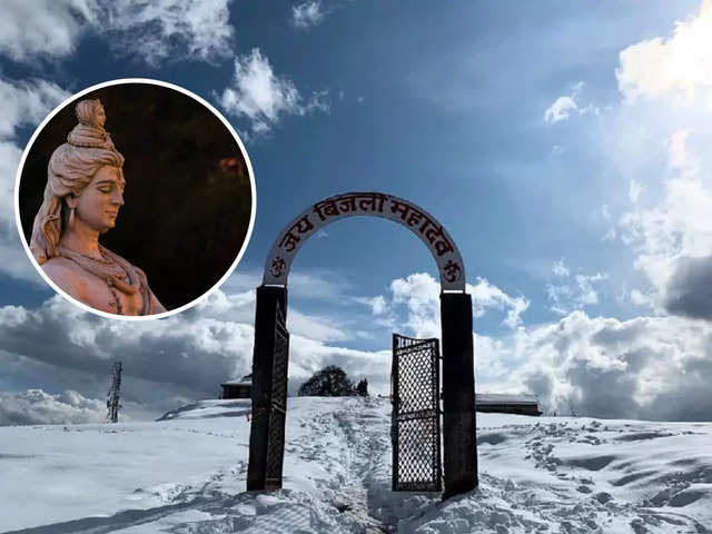 भगवान शिव के आदेश पर हर बारहवें साल इंद्र देव इस मंदिर पर बिजली गिरा देते हैं