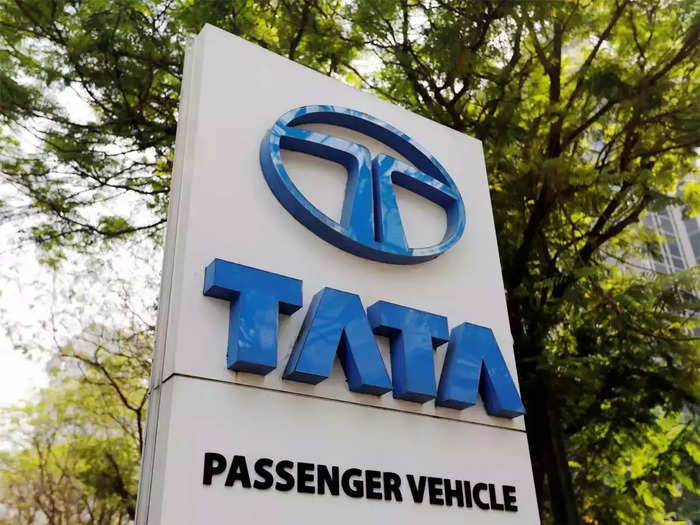 Tata Motors-এর শেয়ারের দাম বাড়ল লাফিয়ে।