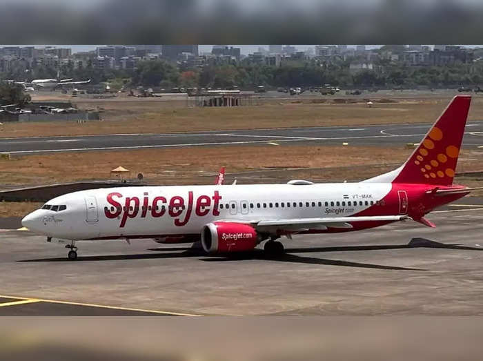 SpiceJet Layoff: हजारों कर्मचारियों को बाहर निकालने जा रही ये एयरलाइन! भारत पहुंची वैश्विक छंटनी की लहर