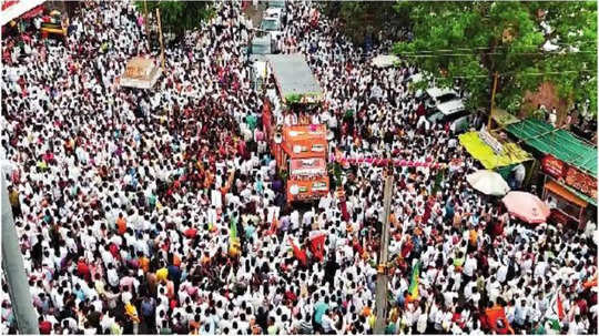 धाराशीवमध्ये जोरदार शक्तिप्रदर्शन; महायुतीच्या उमेदवार अर्चना पाटलांचा अखेरच्या दिवशी अर्ज दाखल