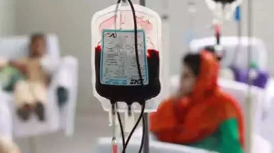 Blood Banks : उन्हाळ्यात रक्ताचा तुटवडा, शिबिरांची संख्या घटल्याने शहरातील रक्तसाठा निम्म्यावर