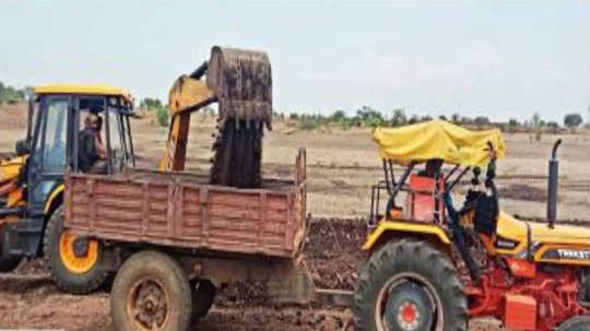 Latur Water Crisis : लातूरमधील शिवारे होणार गाळयुक्त, ३४ तलावांतील गाळ उपसा करण्याचे काम सुरू