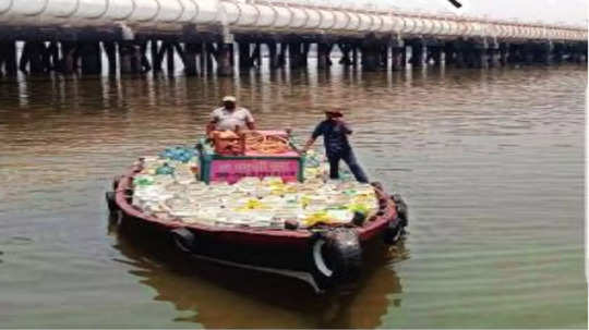 Gharapuri Island: घारापुरी बेटाला पाणीटंचाईची झळ; दुसऱ्या बेटावरुन होडीतून पाणी वाहून आणण्याची वेळ