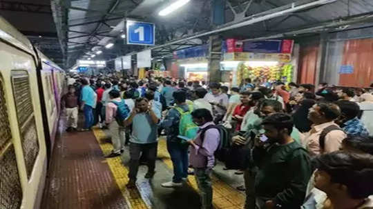 Mumbai Local: जायचे गोरेगावला, सिग्नल वाशीचा; हार्बर रेल्वेवर घोळ, गार्डच्या सतर्कतेमुळे दुर्घटना टळली