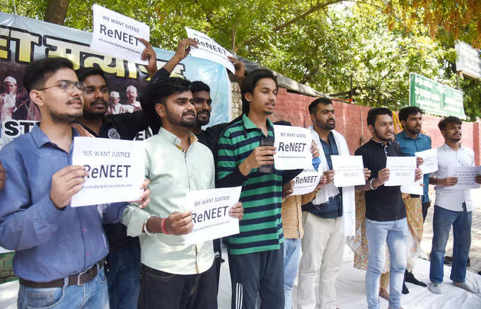 New Delhi, Jun 12 (ANI): NEET aspirants protest against the alleged irregulariti...