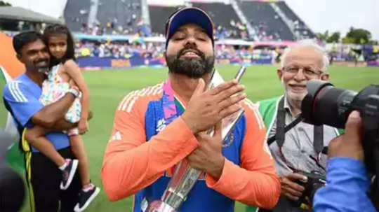 Rohit Sharma Story: विश्वचषक जिंकल्यानंतर ट्रॉफीसोबत रोहित शर्माची इंस्टाग्राम स्टोरी व्हायरल, पाहा पोस्ट