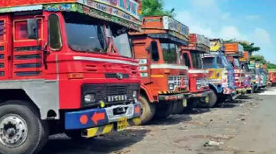 दोन हजार ट्रकची चाके उद्या थांबणार! नाशिकमधील मालवाहतूकदार काढणार मोर्चा, रिक्षाचालकही पाळणार बंद