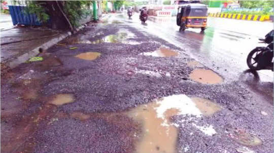 Ghodbunder Road Thane: घोडबंदरचा रस्ता ठरतोय जीवघेणा; MMRDAकडील रस्त्यांवर ५००हून अधिक खड्डे