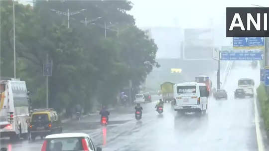 Mumbai Rains : मुंबई-ठाण्यात पावसाचा जोर वाढला, मध्य रेल्वेवर वाहतूक उशिराने, रस्ते वाहतूकही मंदावली