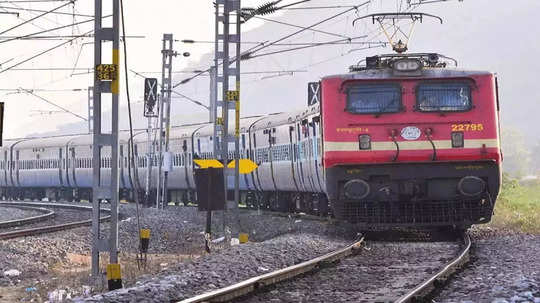 Indian Railway: रेल्वेप्रवाशांच्या कामाची बातमी! प्रवासात 'हा' अ‍ॅप ठरतोय फायदेशीर, तक्रारीचं झटपट सोल्युशन