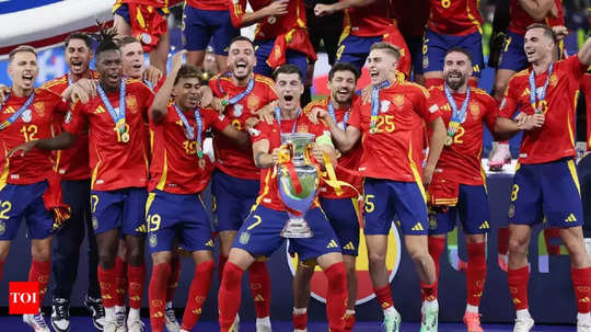 स्पेनला जोडणारे युरो विजेतेपद