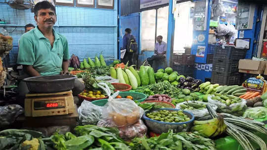 Vegetable Rates Hike: पावसाच्या तडाख्याने भाज्या कडाडल्या; आवक घटल्याने किरकोळ बाजारात भाज्या शंभरीपार