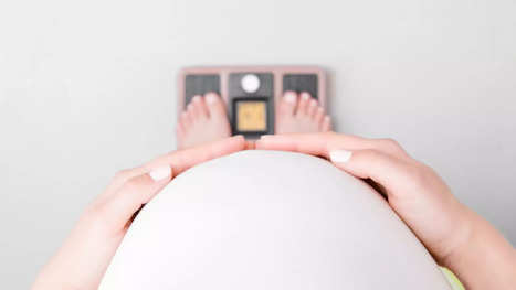 Pregnancy में सता रही है बढ़े हुए वजन की चिंता, कम करना चाहती हैं तो पहले जान लें सेफ है या नहीं?