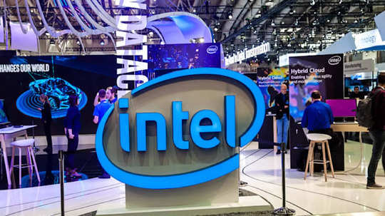 Intel Layoffs: AI चा फटका, 'इंटेल'चा मोठा निर्णय! तोटा वाढल्याने कंपनी १७ हजार कर्मचाऱ्यांना देणार नारळ