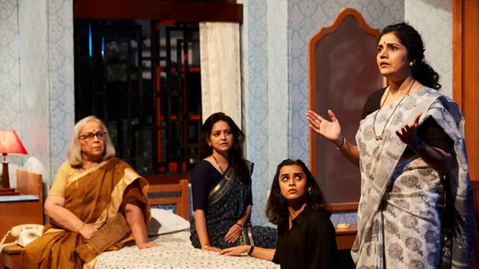 Charchaughi Marathi  Play: ‘चारचौघी’ नाटक घेणार प्रेक्षकांचा निरोप, समोर आलं मोठं कारण