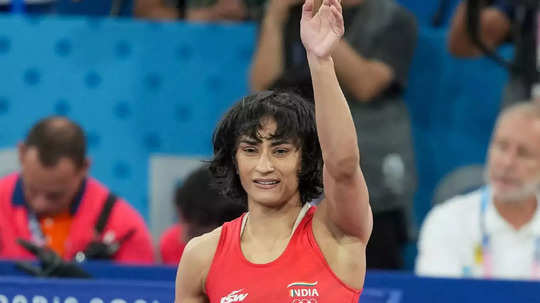 Vinesh Phogat: गोल्ड आणायचंय गोल्ड! इतिहास रचताच विनेश फोगाटचा आईला फोन, दिलं वचन