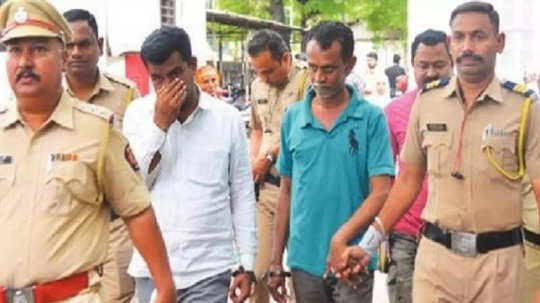 Jalgaon Crime News: निवृत्त परिचारिकेसोबत जाऊन ३० लाख रुपये काढले, साथीदाराचे डोळे फिरले, कारमध्ये बसवलं अन्...