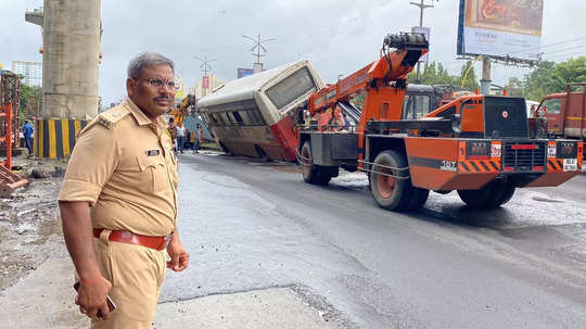 ठाण्यात पुन्हा भीषण अपघात, भरधाव बस दुभाजकाला धडकली, मोठी दुर्घटना टळली