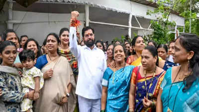 Eknath Shinde: मुख्यमंत्री 'लाडक्या बहिणीं'च्या दारी; आजपासून कुटुंब भेट मोहीम; दहा योजनांचा घरोघरी प्रचार