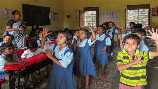 कमी पटसंख्येच्या शाळांत कंत्राटी शिक्षक! TET उत्तीर्ण शिक्षकांचाही प्रश्न, राज्यव्यापी आंदोलनाची तयारी