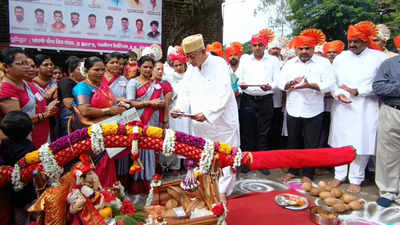 मानाच्या तुकाराम माळी गणपतीच्या पूजेने कोल्हापुरातील विसर्जन मिरवणुकीला सुरुवात