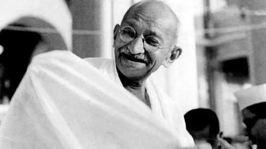 Gandhi Jayanti Essay in Marathi: महात्मा गांधी जयंतीनिमित्त उत्कृष्ट निंबध लिखाणासाठी महत्त्वाची माहिती, वाचा सविस्तर